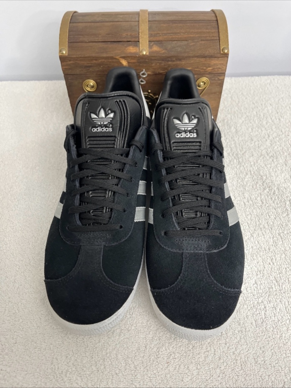 Adidas Women's Sz 11 Men’s Sz 9.5 Gazelle Originals Black/Silver Metallic ID7007 - Picture 11 of 12